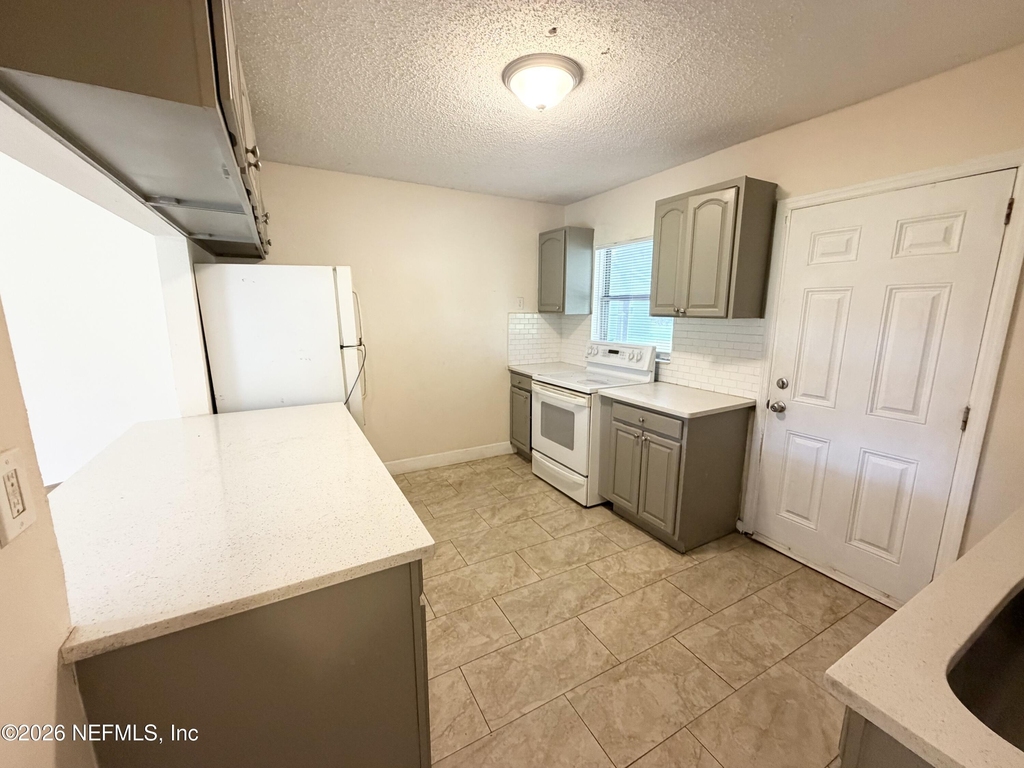 2052 Navaho Avenue - Photo 3