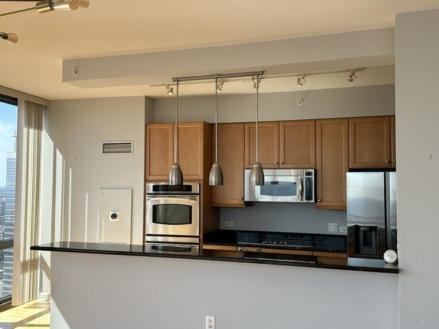 1235 S Prairie Avenue - Photo 1