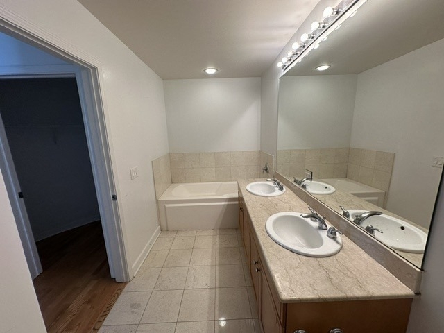 1235 S Prairie Avenue - Photo 0