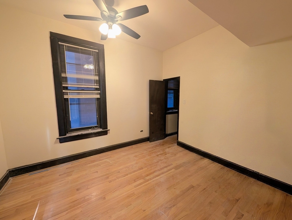1481 W Erie Street - Photo 9