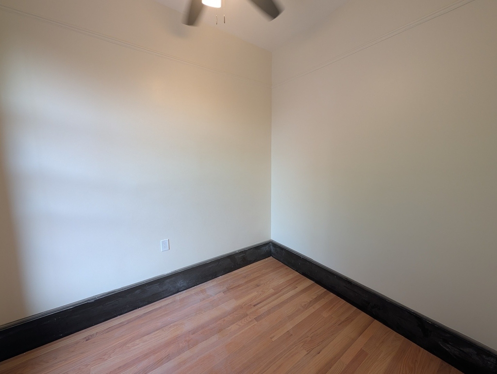 1481 W Erie Street - Photo 13