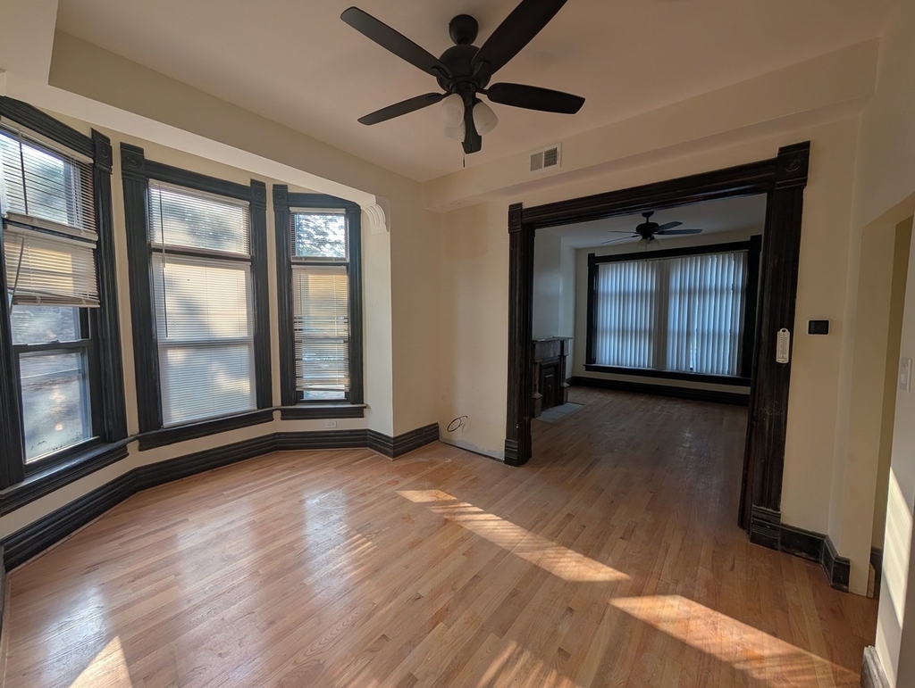 1481 W Erie Street - Photo 5