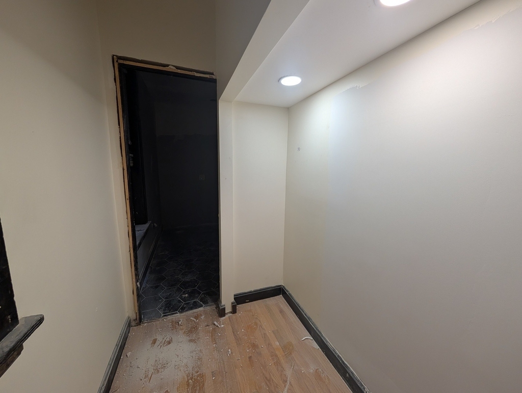 1481 W Erie Street - Photo 11