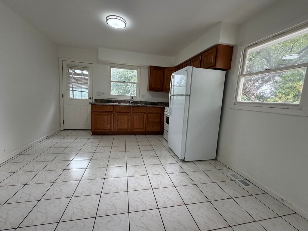 2513 Western Avenue - Photo 4