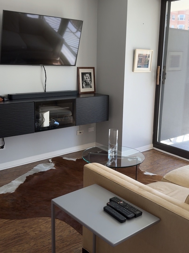 33 W Delaware Place - Photo 2