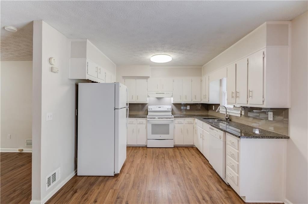 4905 Wade Valley Way - Photo 8