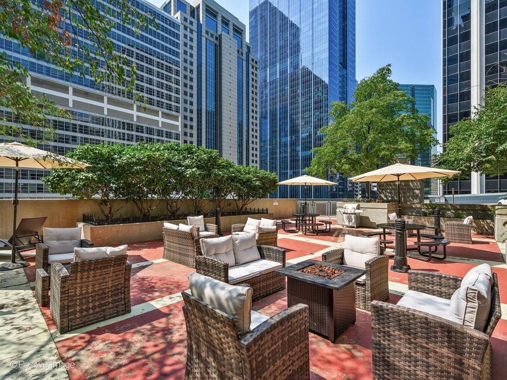 212 W Washington Street - Photo 18
