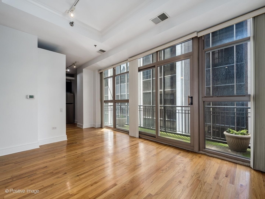 212 W Washington Street - Photo 9