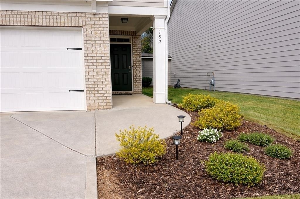 182 Woodhouse Circle - Photo 1