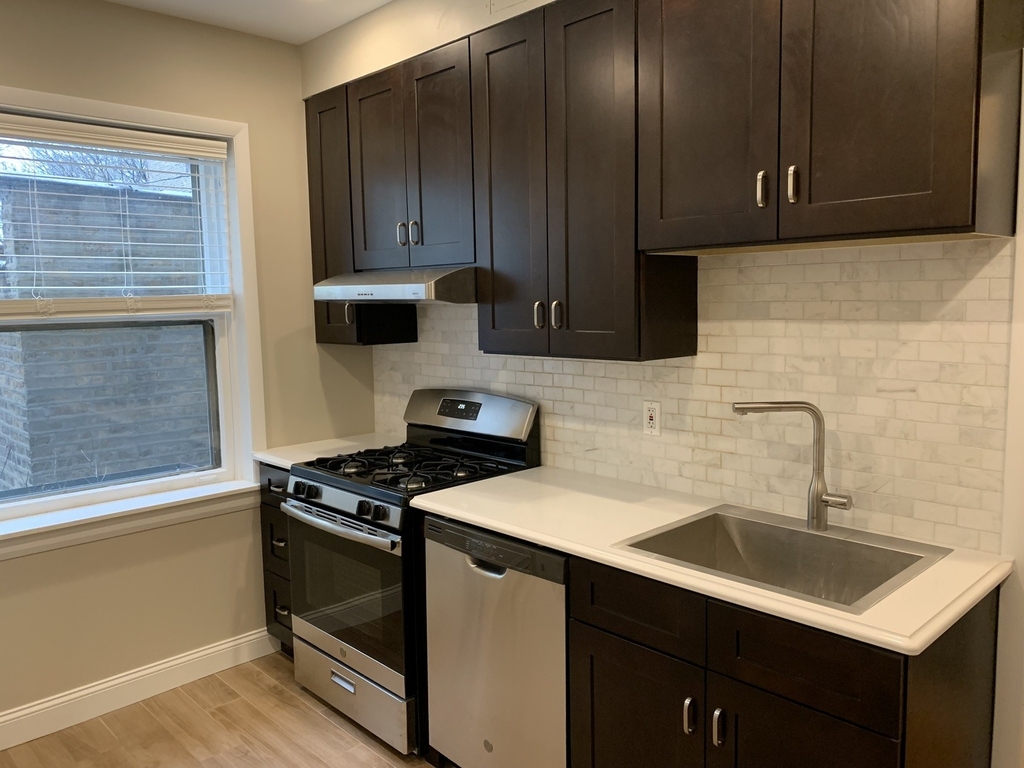 2046 W Farragut Avenue - Photo 11