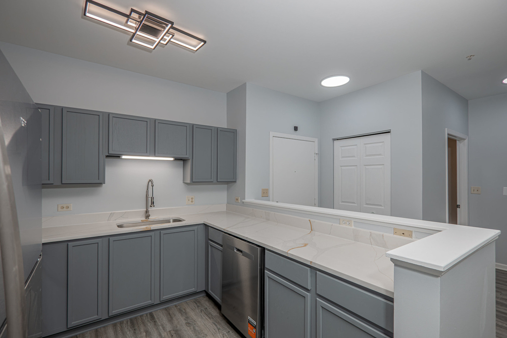 801 N Mclean Boulevard - Photo 3