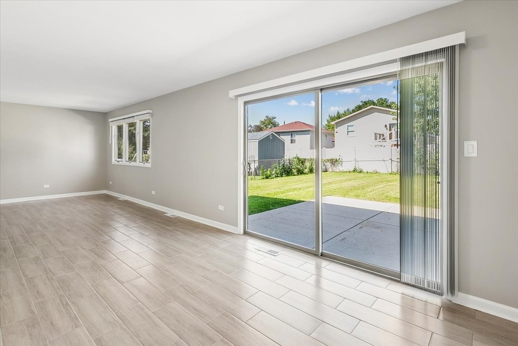322 Maple Lane - Photo 5