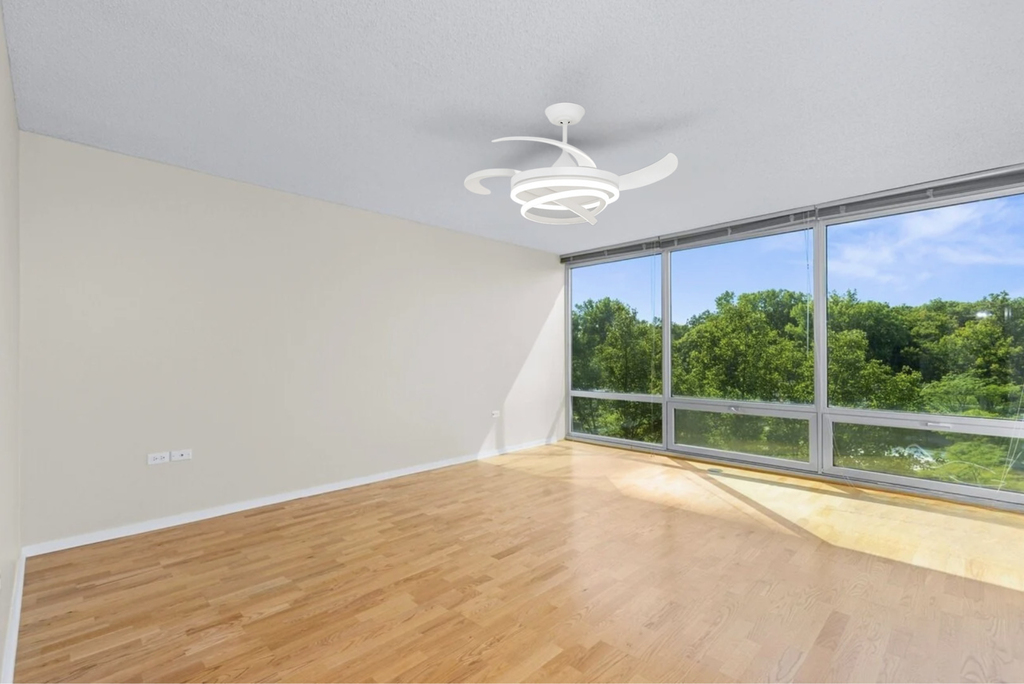 9715 Woods Drive - Photo 18