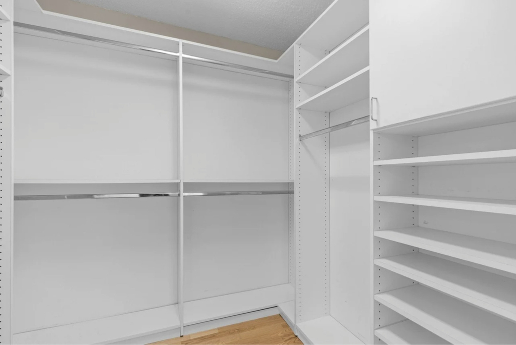9715 Woods Drive - Photo 20