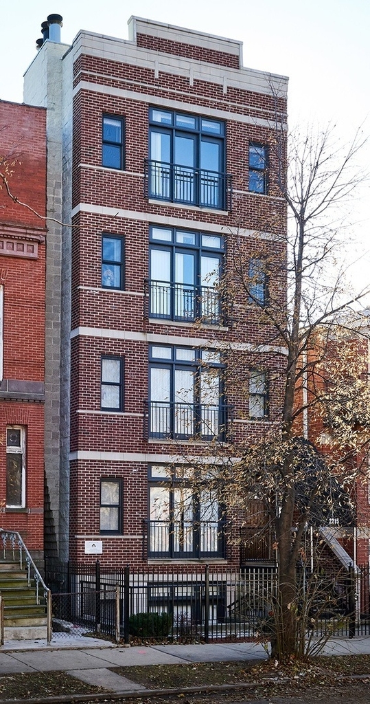 2215 W Monroe Street - Photo 0
