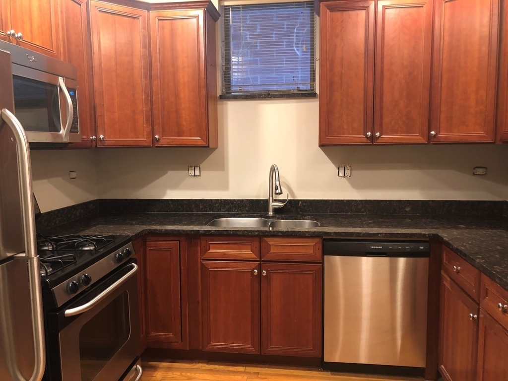 2215 W Monroe Street - Photo 1