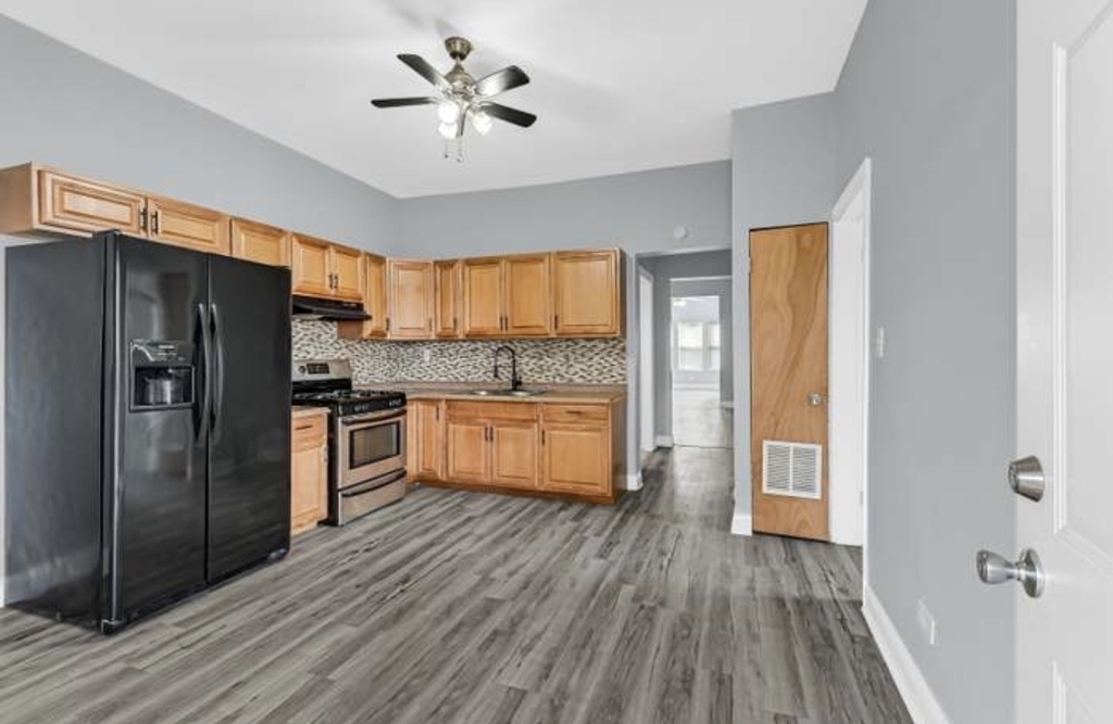 7349 S Evans Avenue - Photo 2