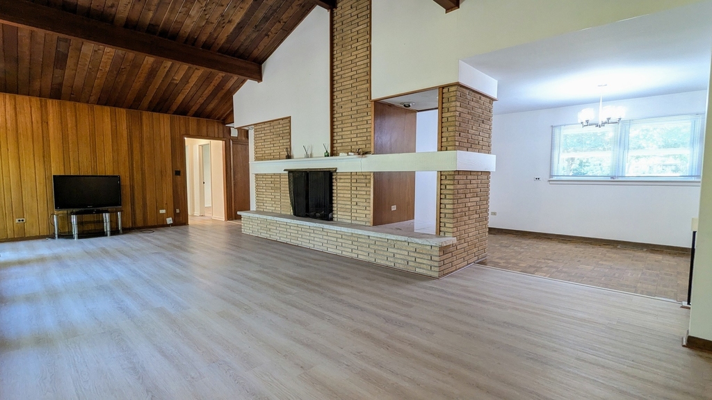 2030 Crestwood Lane - Photo 5