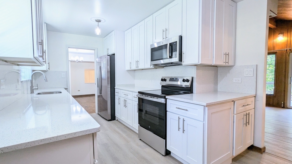 2030 Crestwood Lane - Photo 8