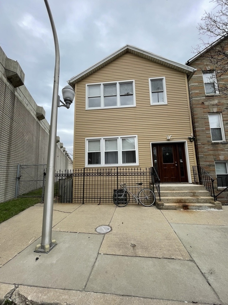 2567 S Emerald Avenue - Photo 0