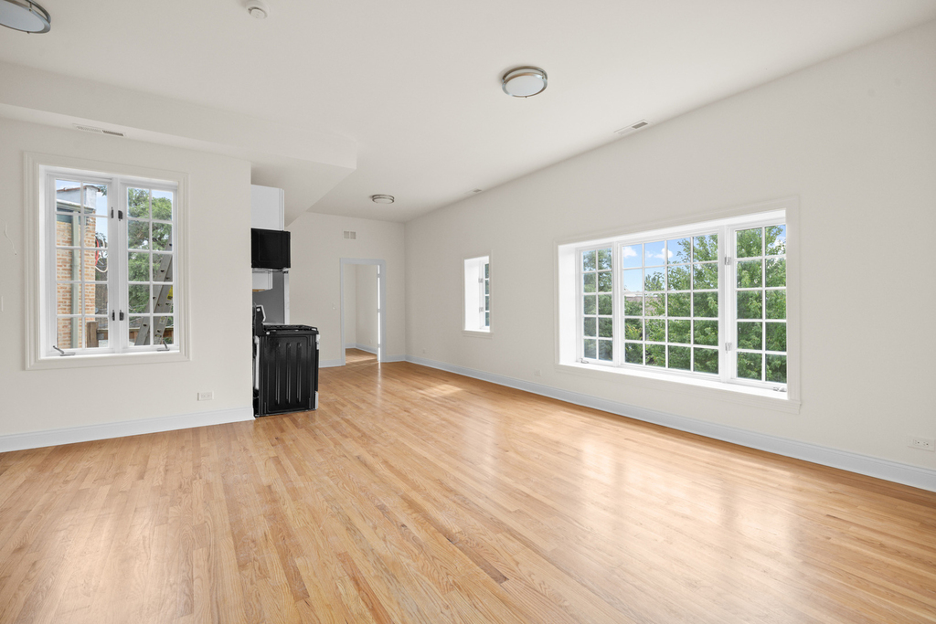 3107 N Harding Avenue - Photo 5