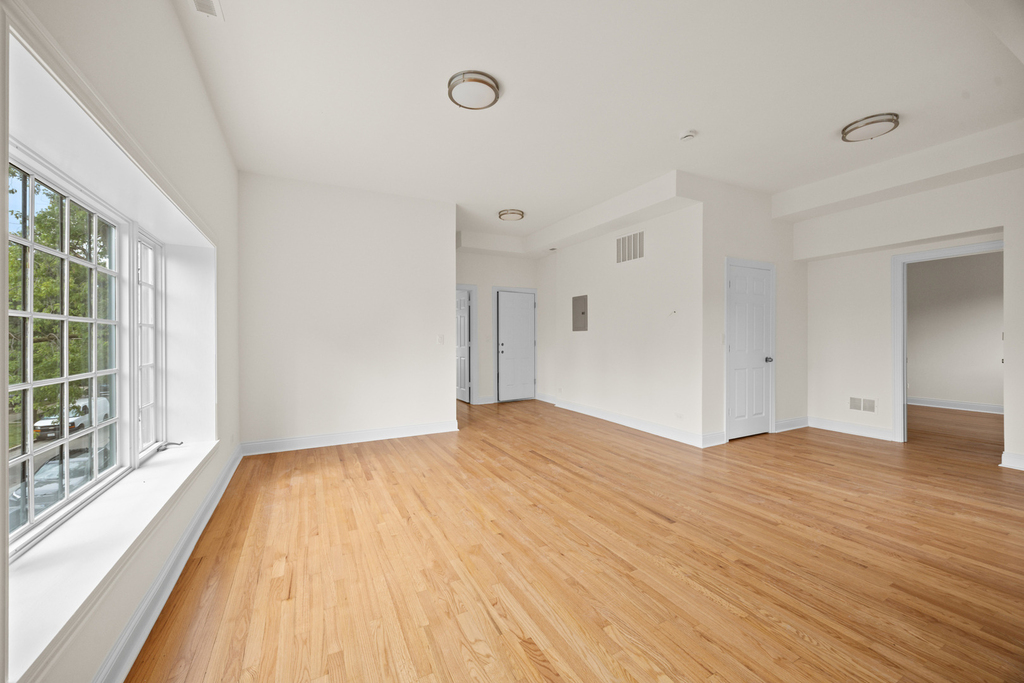 3107 N Harding Avenue - Photo 3