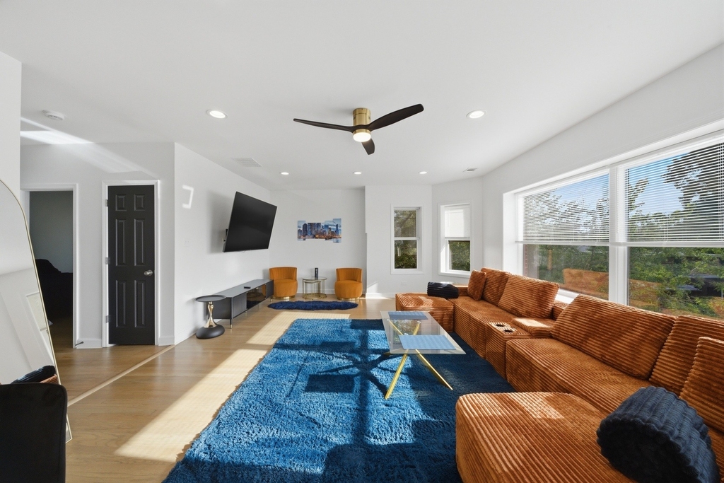 7435 S Euclid Avenue - Photo 4