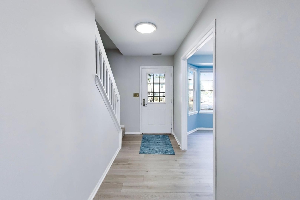 505 Newbury Drive - Photo 3