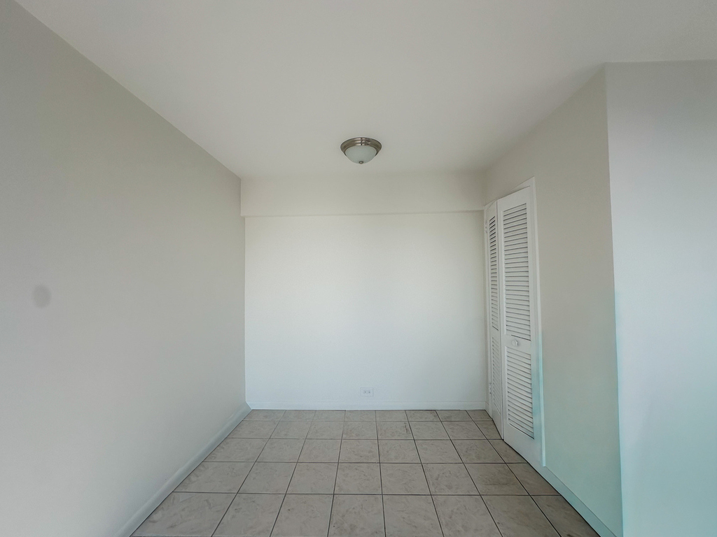1255 N Sandburg Terrace - Photo 11