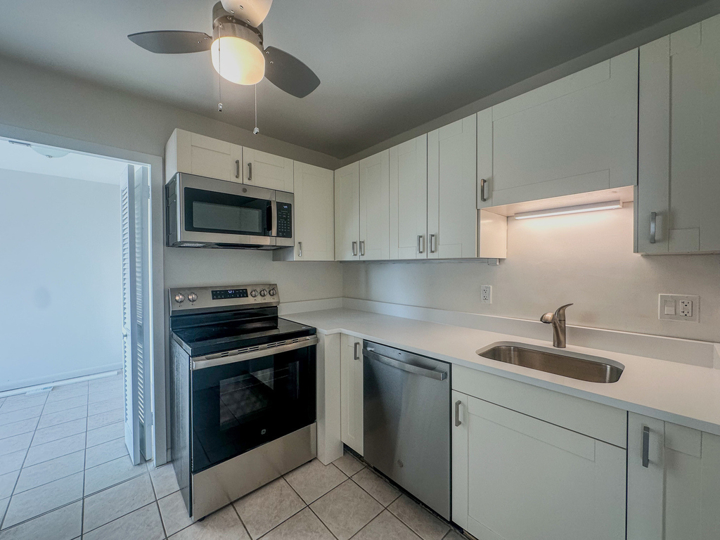1255 N Sandburg Terrace - Photo 6