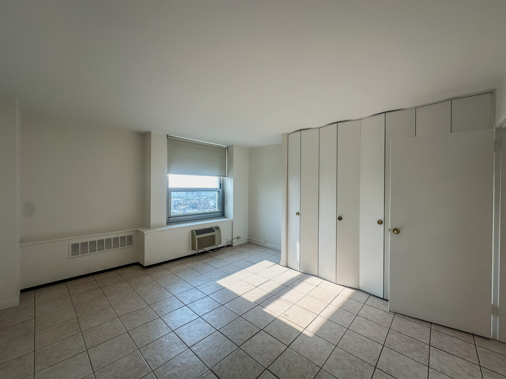 1255 N Sandburg Terrace - Photo 7