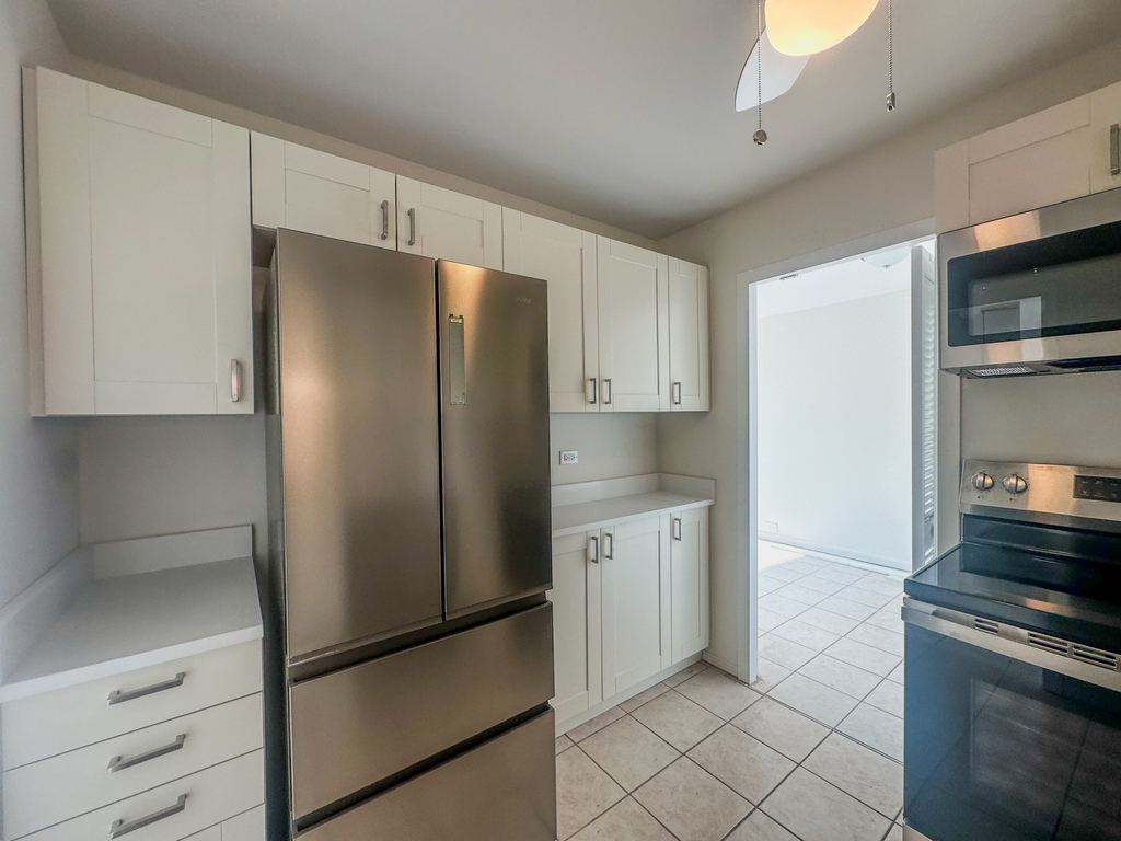 1255 N Sandburg Terrace - Photo 2
