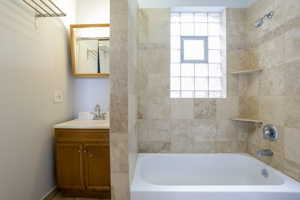 4413 W Montrose Avenue - Photo 10