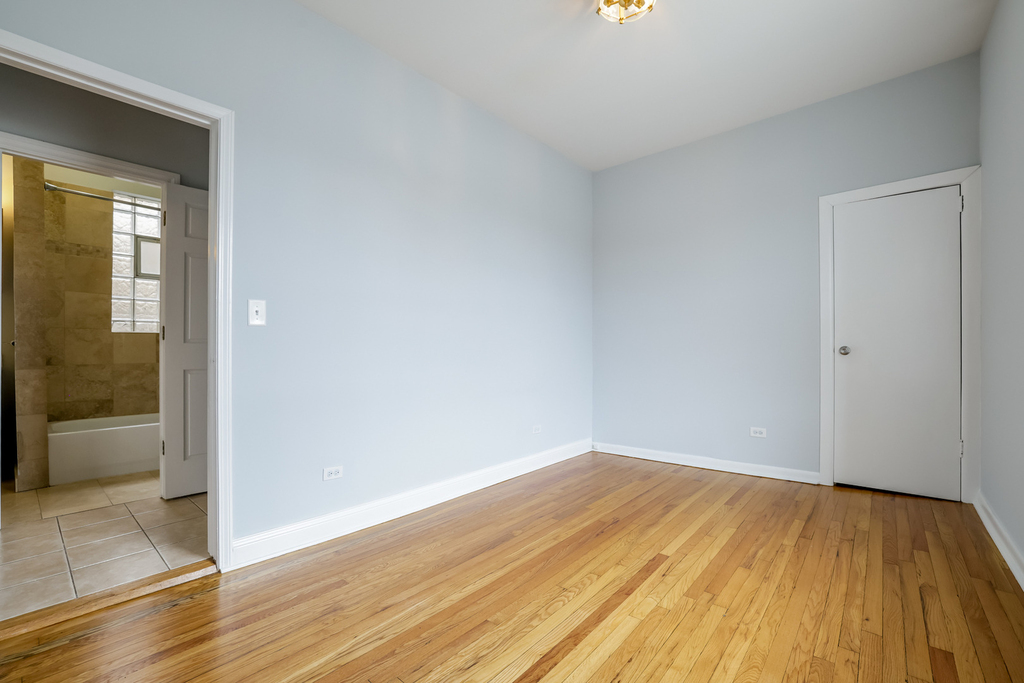 4413 W Montrose Avenue - Photo 9