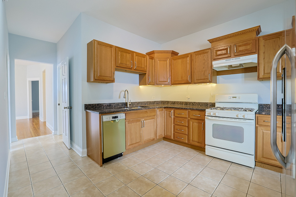 4413 W Montrose Avenue - Photo 12