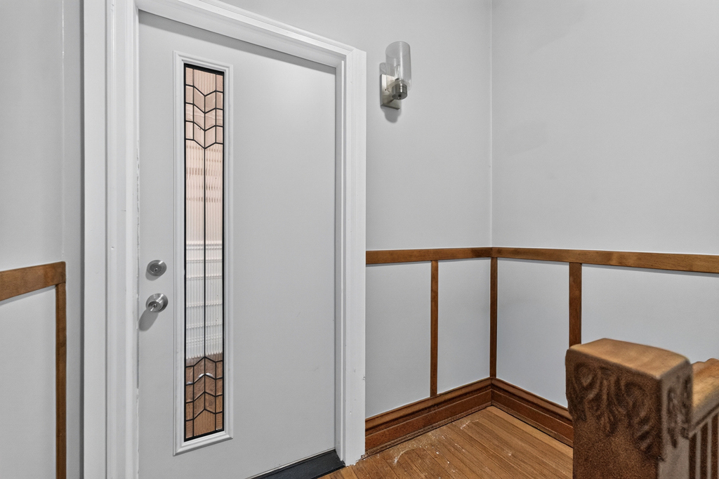7440 S Paxton Avenue - Photo 2