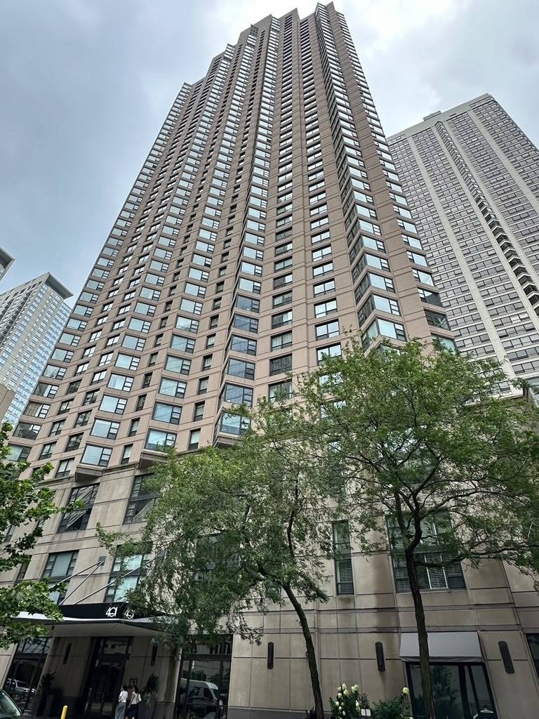 401 E Ontario Street - Photo 0