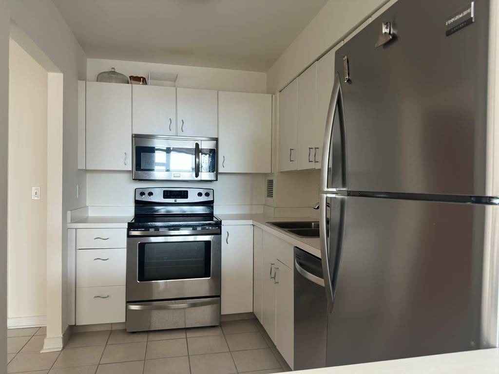 401 E Ontario Street - Photo 2