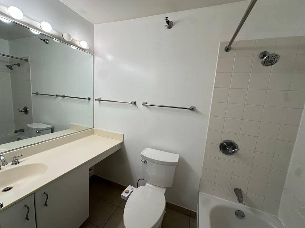 401 E Ontario Street - Photo 6