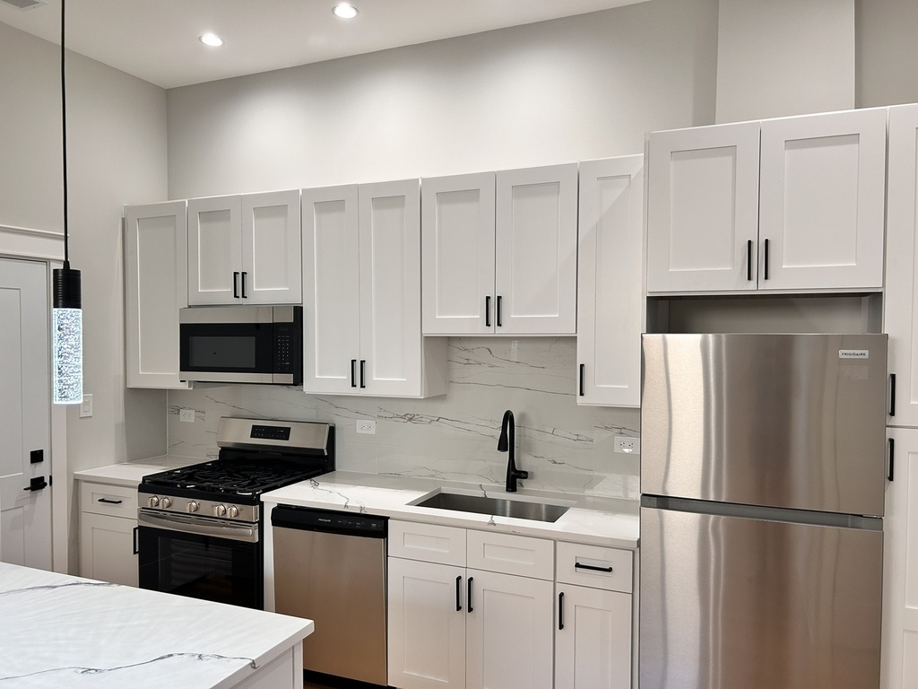 4121 W Montrose Avenue - Photo 8