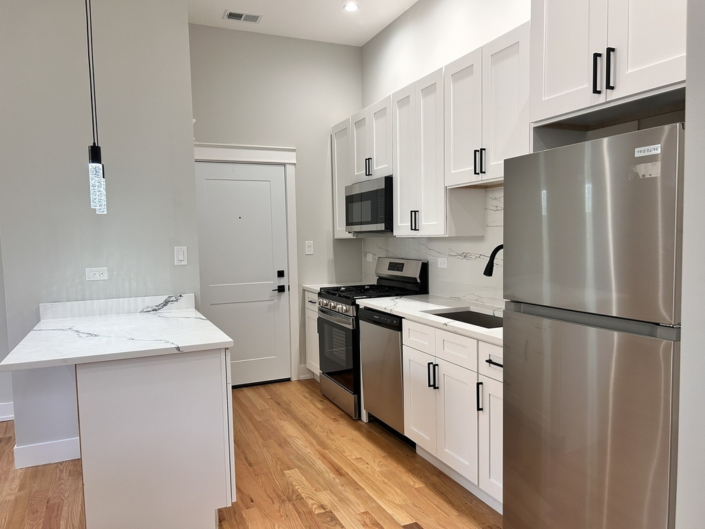 4121 W Montrose Avenue - Photo 3