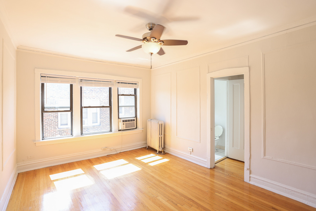 5419 S Harper Avenue - Photo 3