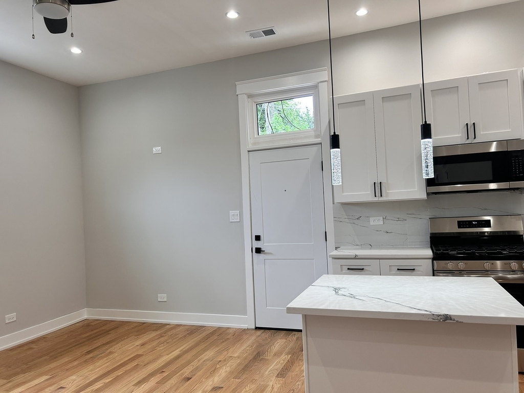 4119 W Montrose Avenue - Photo 2