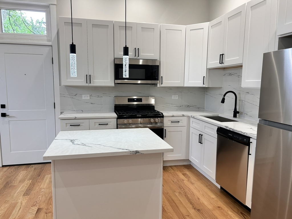 4119 W Montrose Avenue - Photo 3