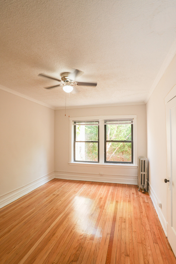 5419 S Harper Avenue - Photo 2