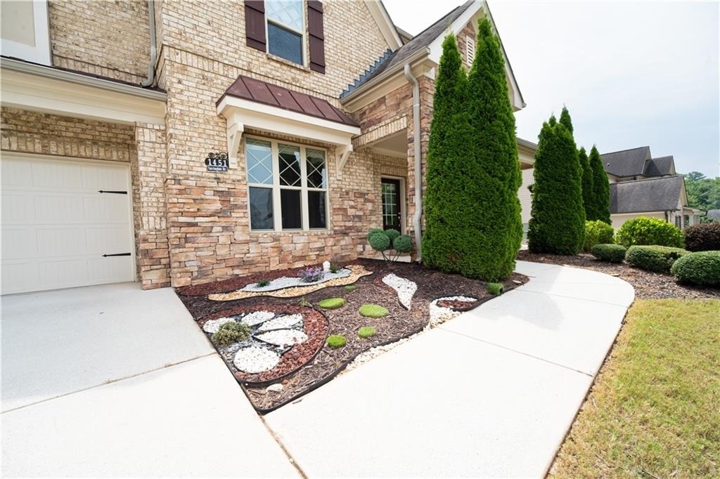1451 Torrington Drive - Photo 2
