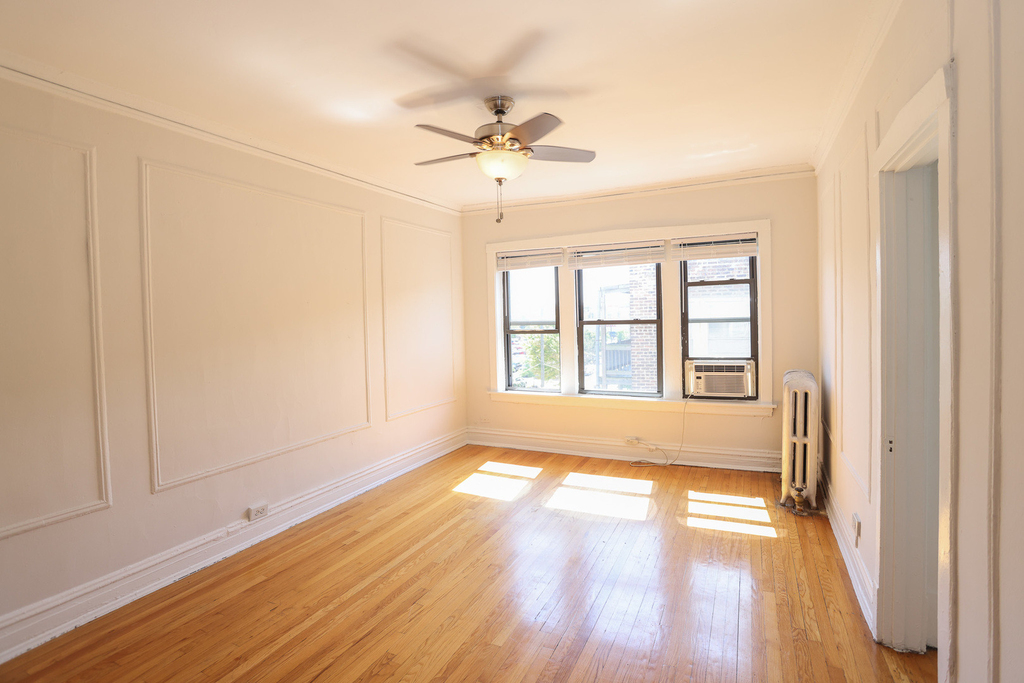 5419 S Harper Avenue - Photo 2