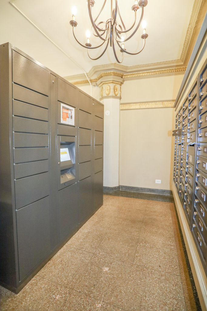 5326 S Cornell Avenue - Photo 8