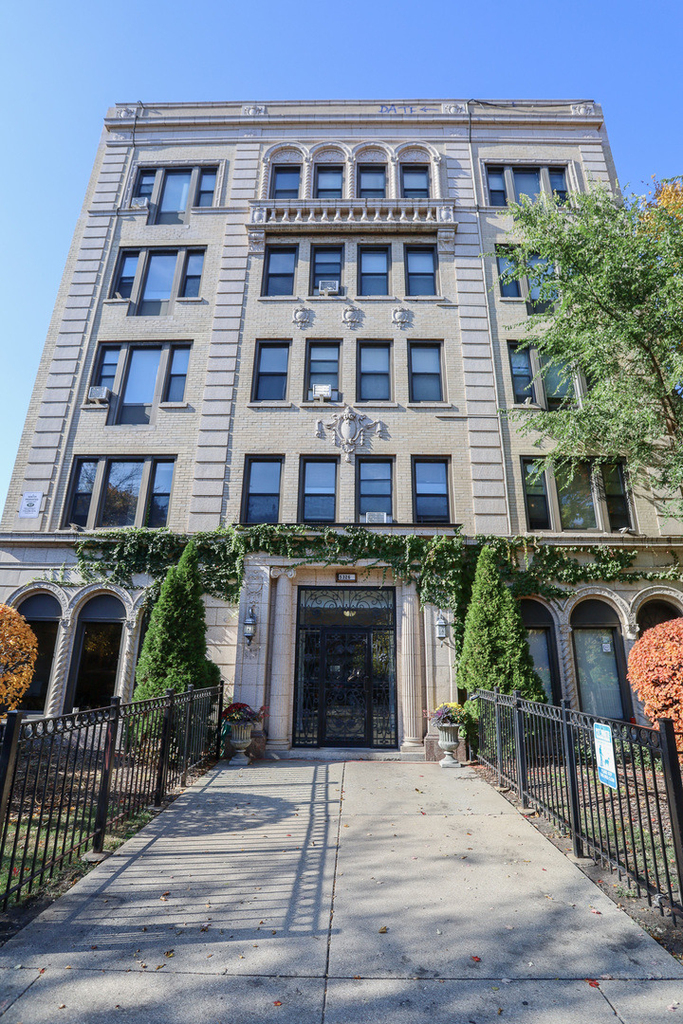 5326 S Cornell Avenue - Photo 0