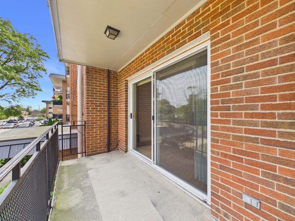 2210 S Goebbert Road - Photo 32